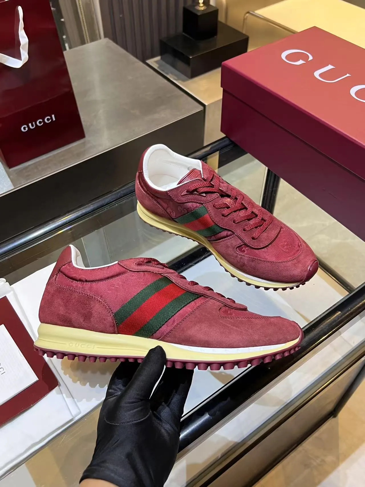 Men's Men's Shoes 💰620💰 Gucci Gucci Top Version Latest Catwalk Style Re-Motion Series Thick-soled Casual Sneakers Original Purchased, Developed and Made. This sneaker has a detachable and adjustable ankle strap, adding a dynamic item to the 2025 spring and summer series. The light and flexible outsole has been specially treated and is filled with a strong retro style. Exquisite packaging at the delivery counter 🛍📦 ▪️Fabrics: Original custom imported first-layer cowhide ▪️Inner lining: Original custom-made breathable mesh ▪️Sole: Original molded TPU material ▪️Sole thickness: 3.5CM ▪️Size: 39-44 (customized at 38.45.46)
